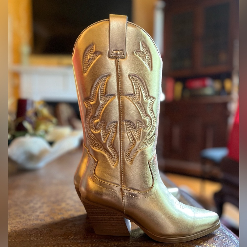 ‼️SOLD‼️NEW Soda Golden Girl Boots